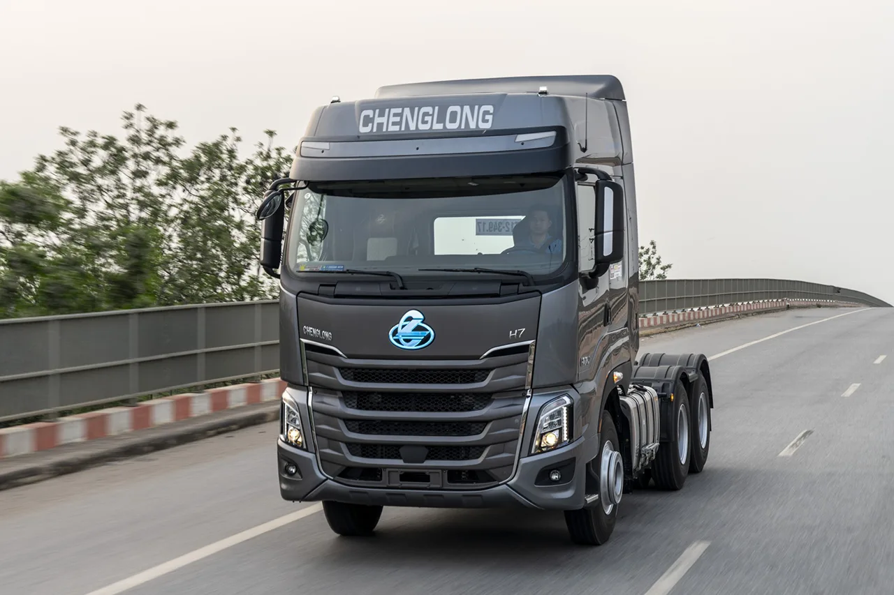 XE ĐẦU KÉO CHENGLONG H7 LuxK 445HP CẦU DẦU