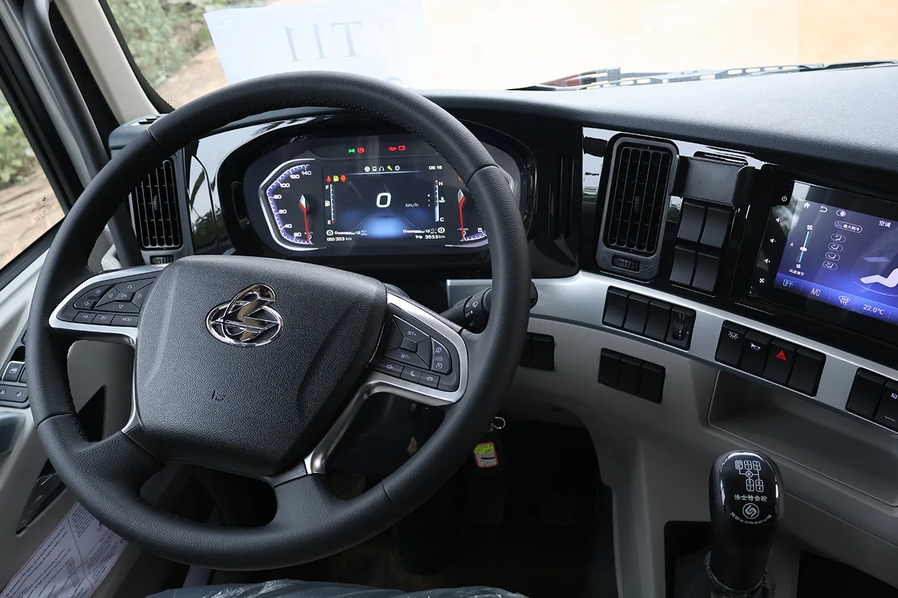 XE TẢI TRUNG CHENGLONG H5 240HP