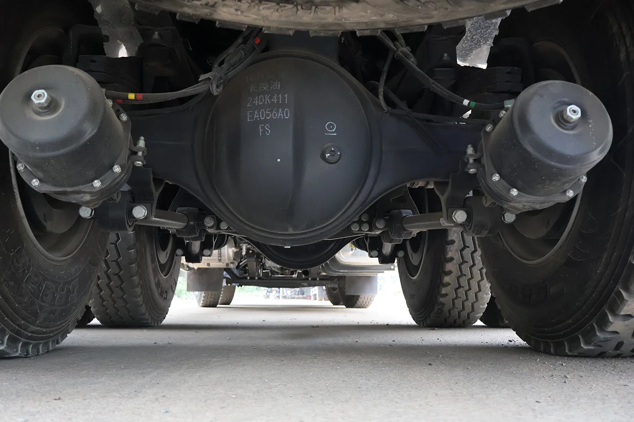 XE TẢI THÙNG 4 CHÂN CHENGLONG H7 360HP (8x4)