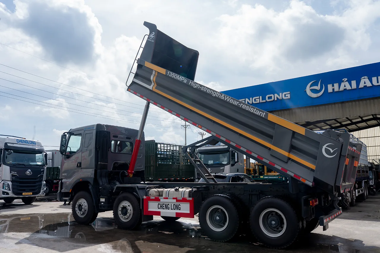 XE TẢI BEN 4 CHÂN CHENGLONG H7 400 HP (8X4) CẦU DẦU