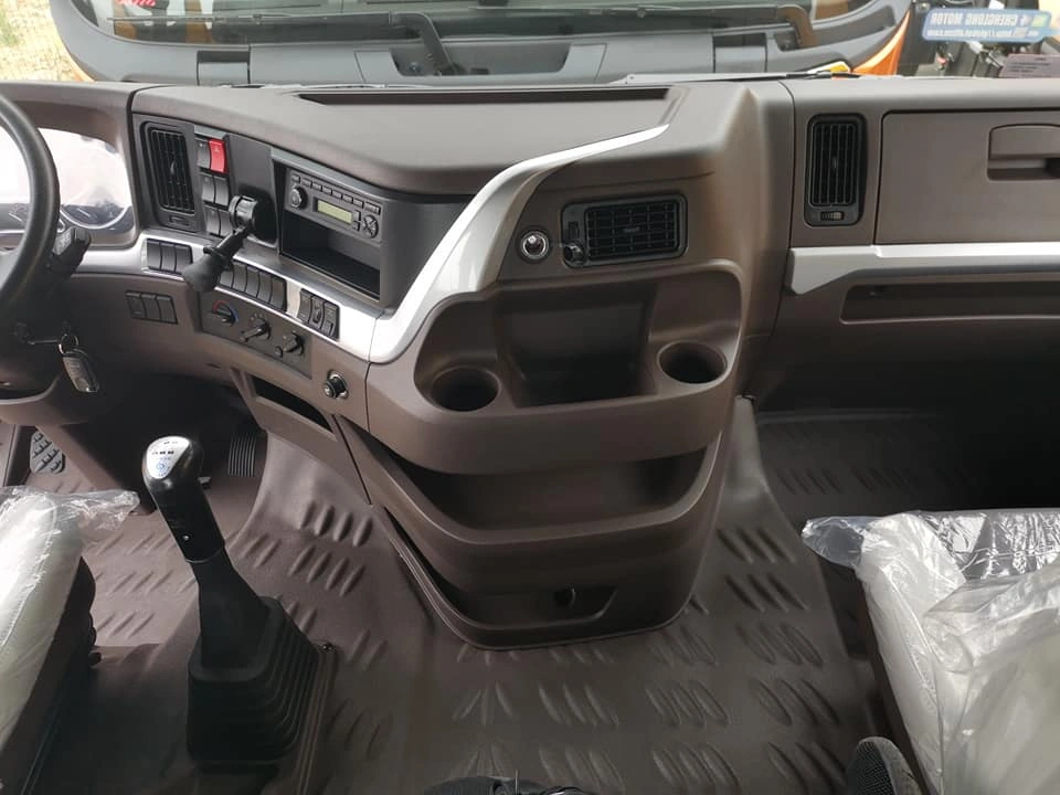 XE TẢI THÙNG 5 CHÂN CHENGLONG H7 10X4 360HP
