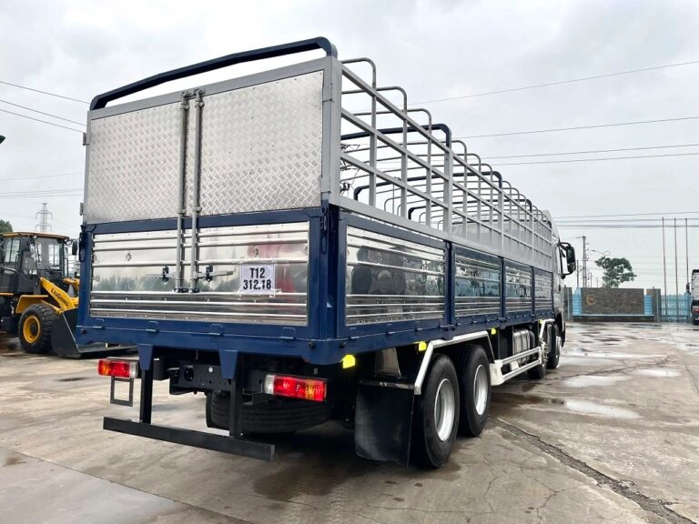 XE TẢI THÙNG 4 CHÂN CHENGLONG H7 8x4 400HP